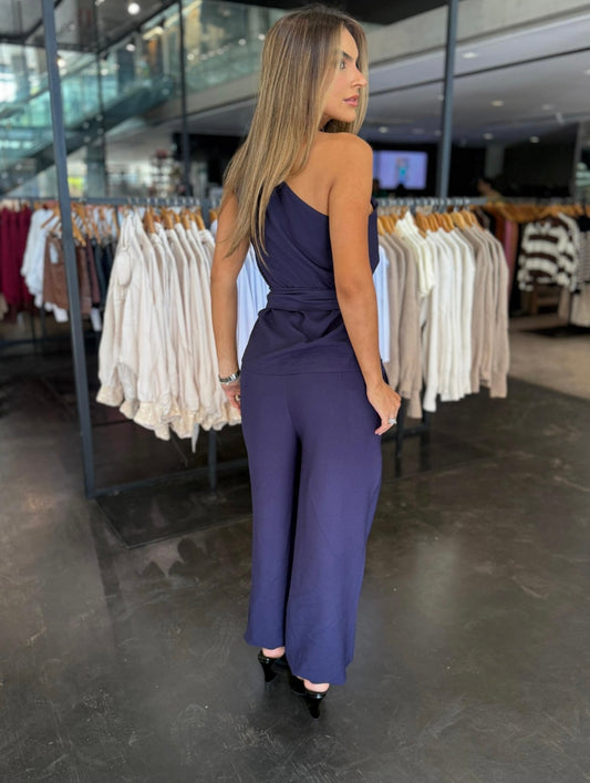 Conjunto com Blusa de um ombro só e calça aladim