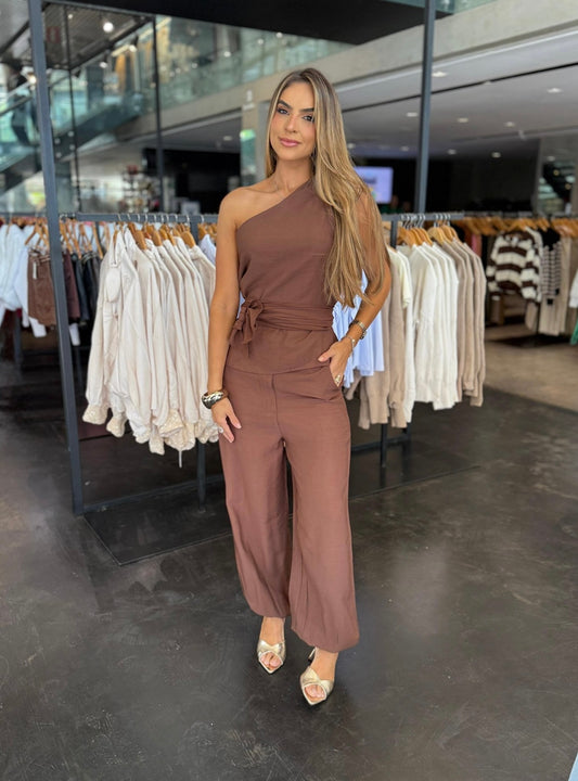Conjunto Marrom com Blusa de um ombro só e calça aladim